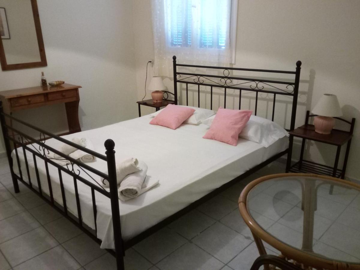 Agnes Rooms Kini Exterior foto